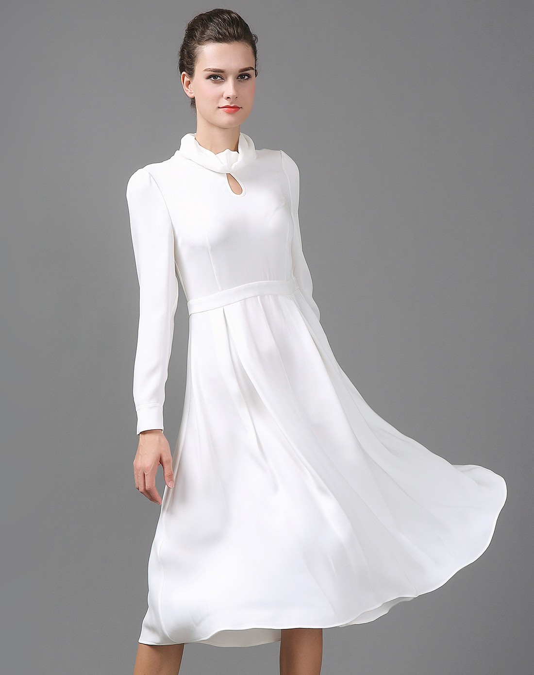白色皇后呢长袖修身大摆真丝连衣裙