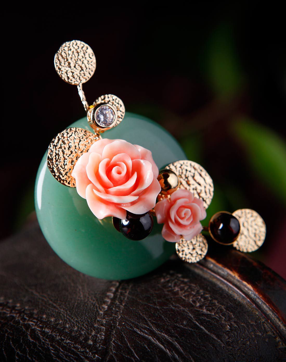 凤凰涅磐 西厢 东陵玉粉砗磲石榴石胸针