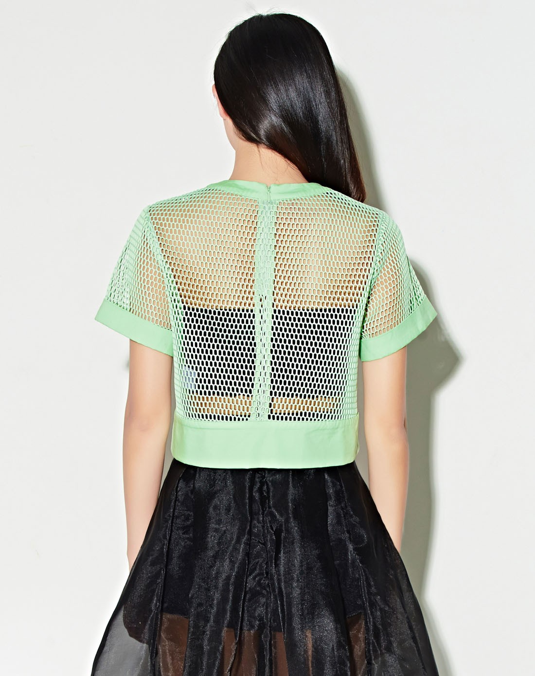 浅绿色网眼镂空贴布绣花上衣