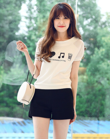 米白女款时尚圆领短袖t恤