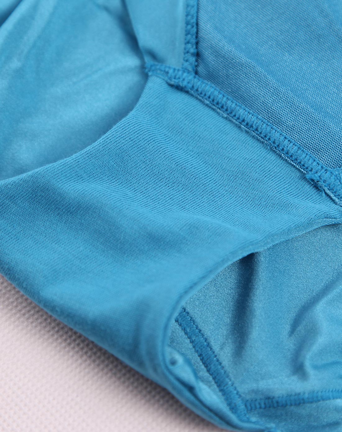 女款妖蓝色中低腰平角内裤