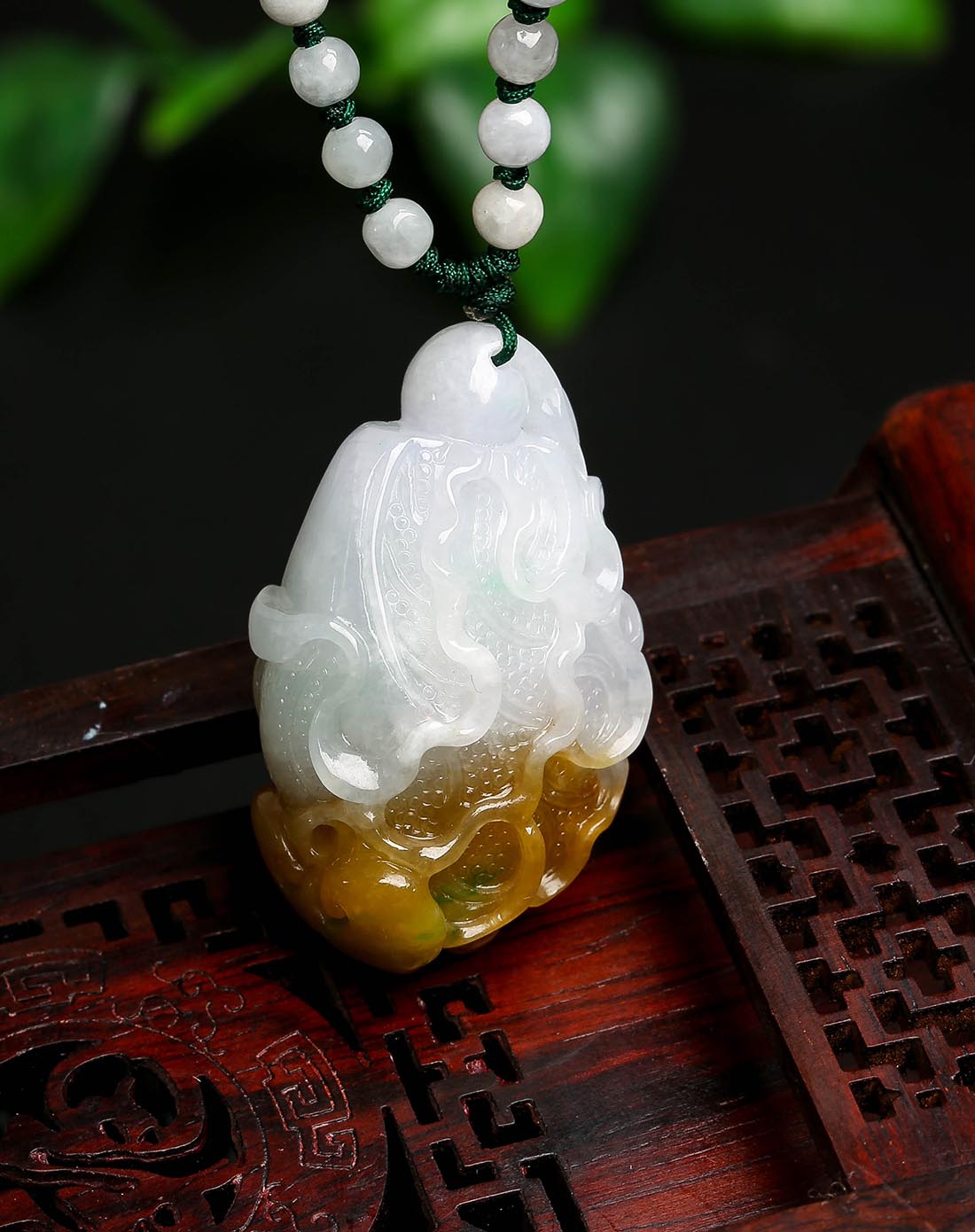 糯种俏色巧雕马上生财a货翡翠挂件(附证书)