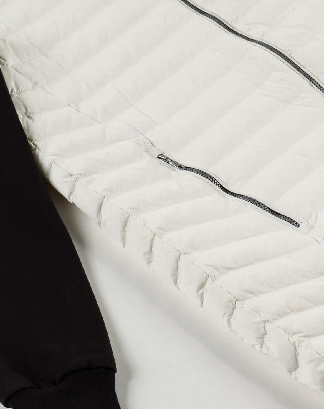 本白色修身立领棒球服