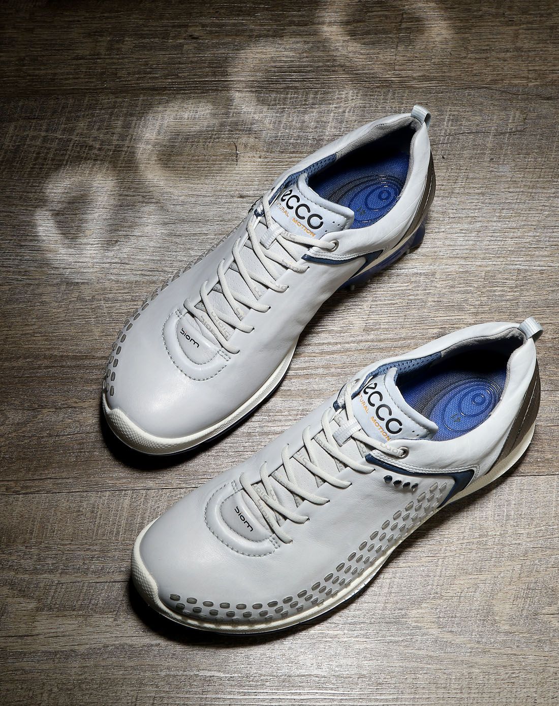 男款灰白色时尚高尔夫休闲鞋