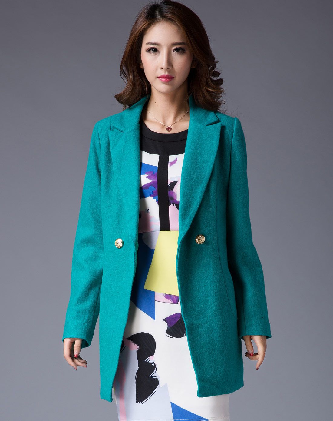 蓝绿色时尚百搭大衣
