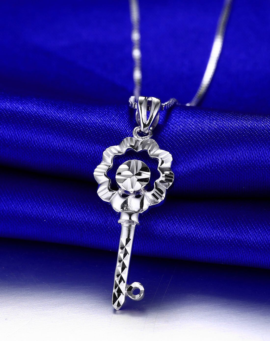 铂金pt950精致小钥匙吊坠(不含项链)