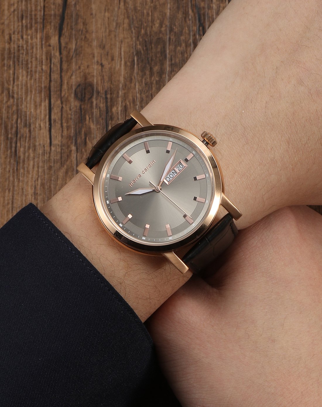 pierre cardin双历石英皮带瑞士男表pc107751s03