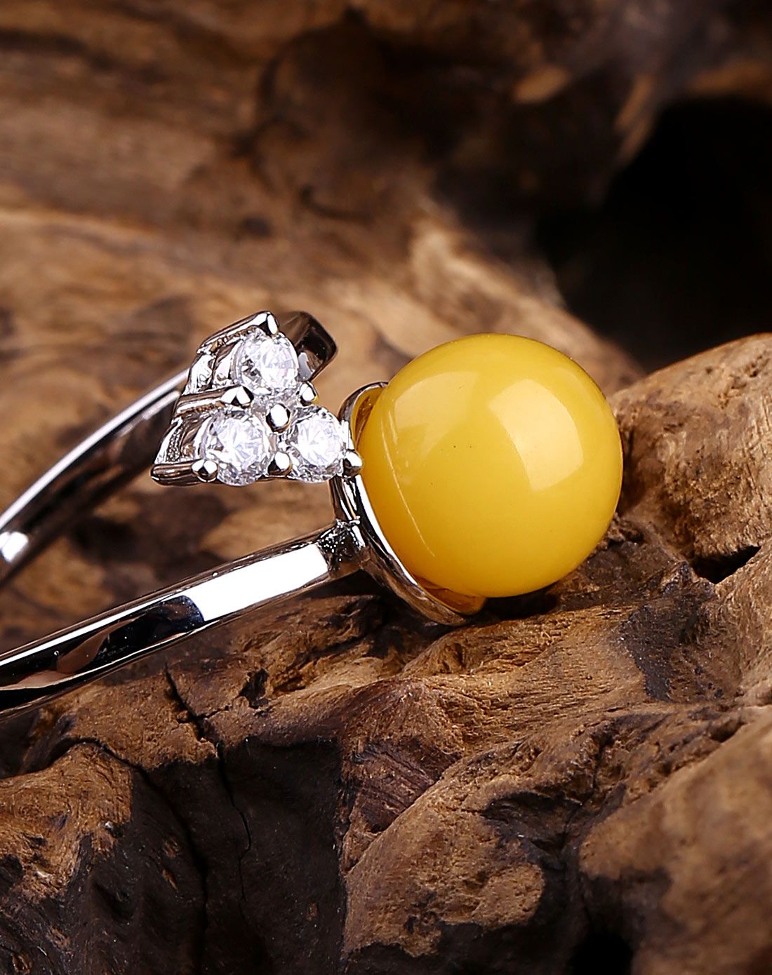 高端典雅蜜蜡镶嵌戒指活扣附证书