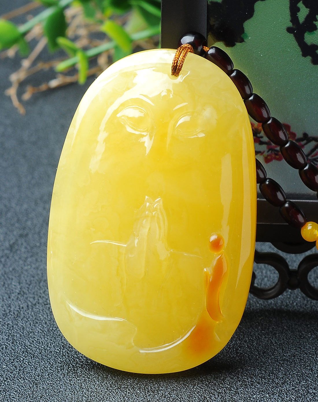 精雕鸡油黄无面佛琥珀蜜蜡吊坠22.23g 附证书