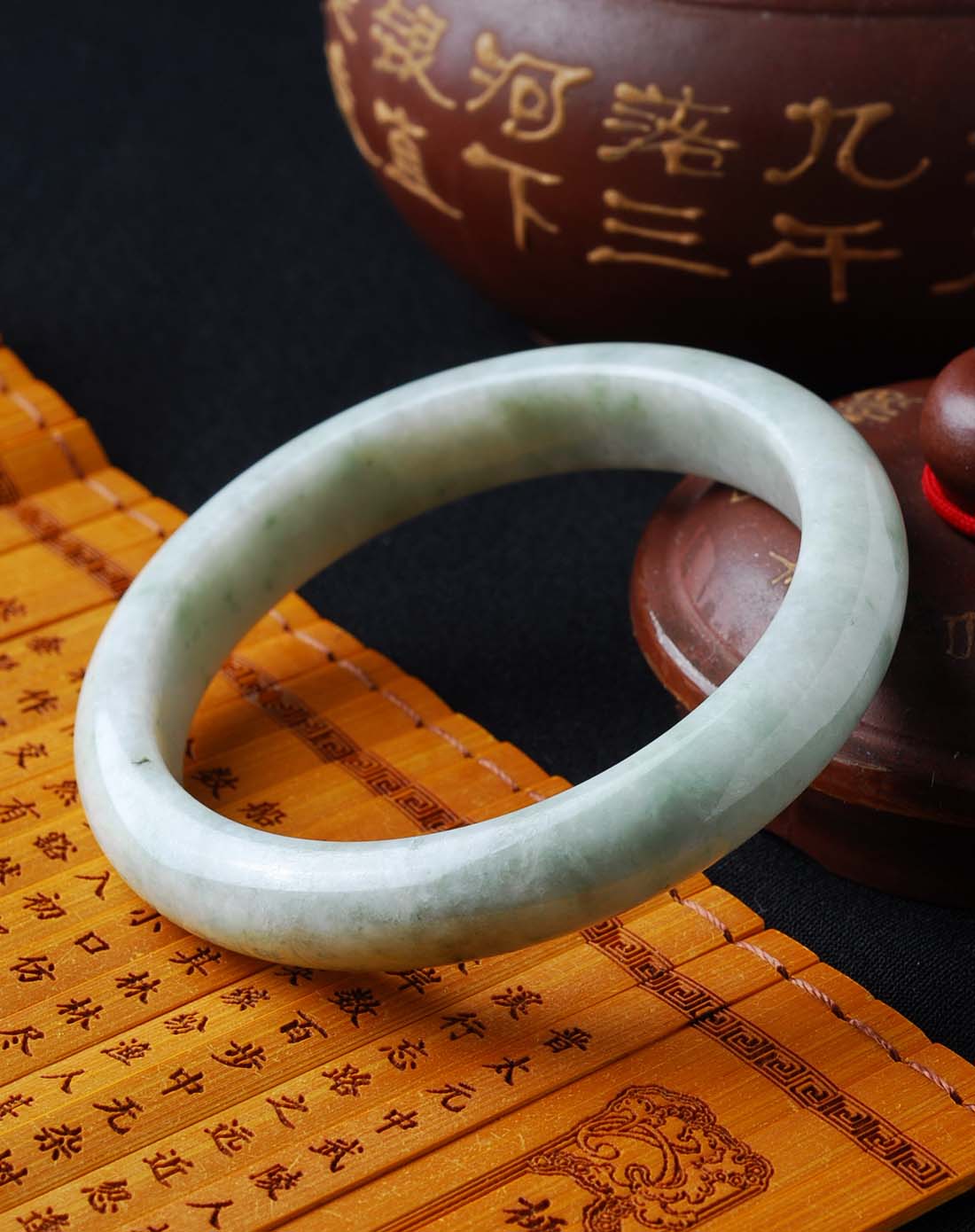 天然a货翡翠豆种手镯(附证书)