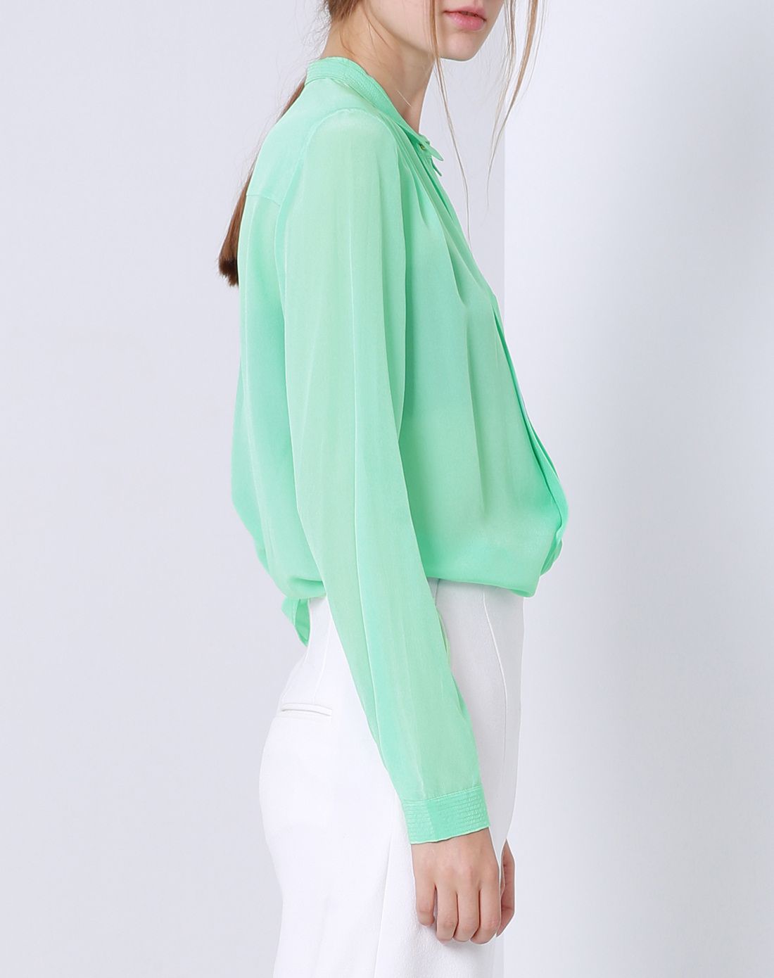浅薄荷色复古褶皱真丝上衣