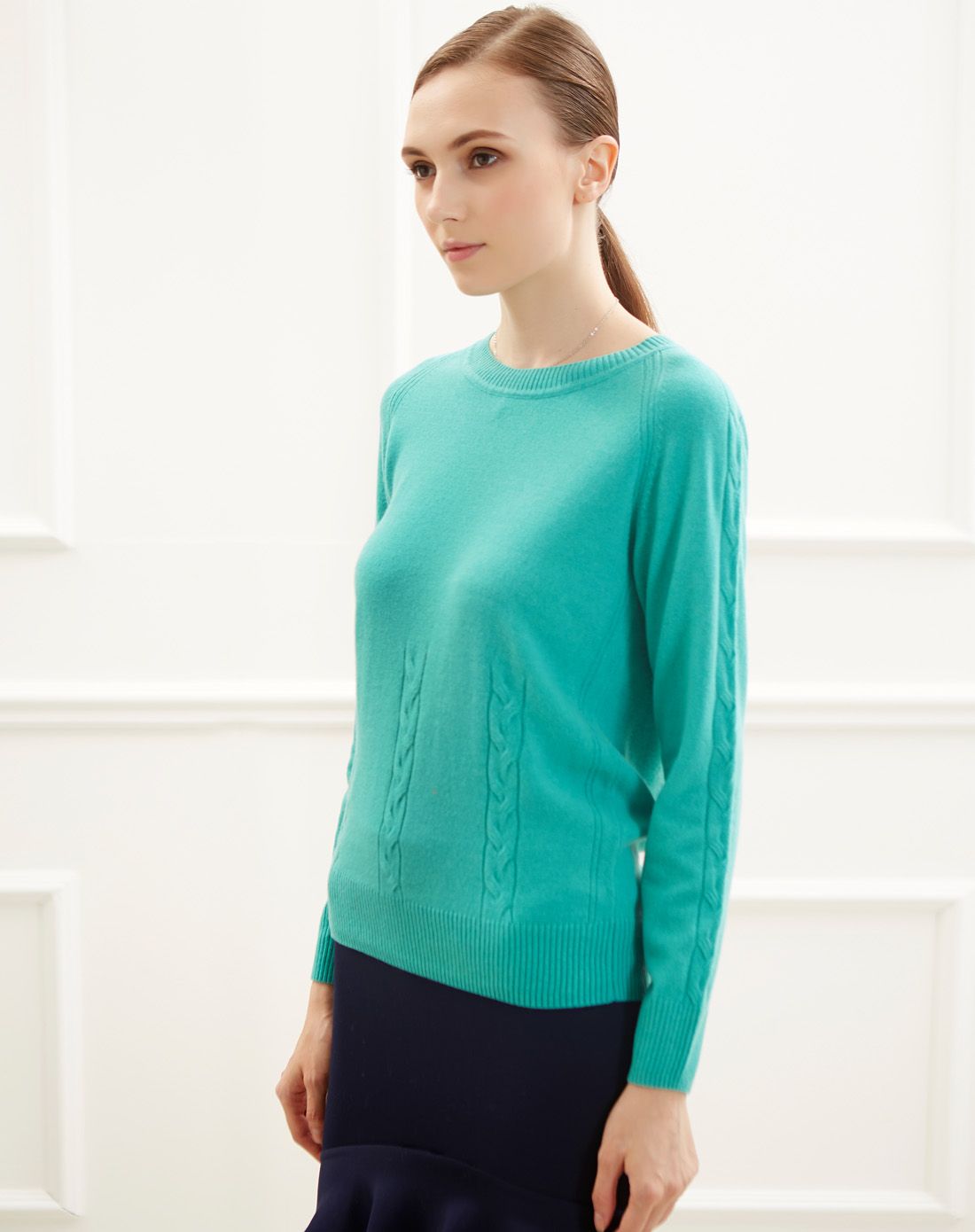 女士暗青色羊绒圆领女套衫羊绒衫