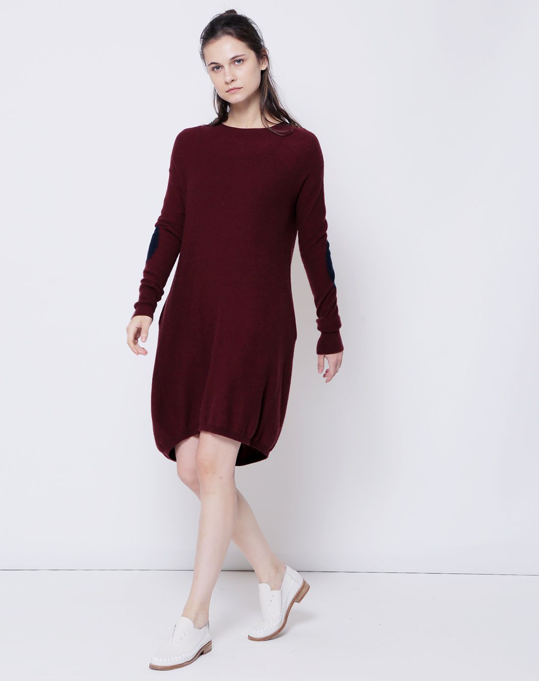 女款暗降红o型连衣裙