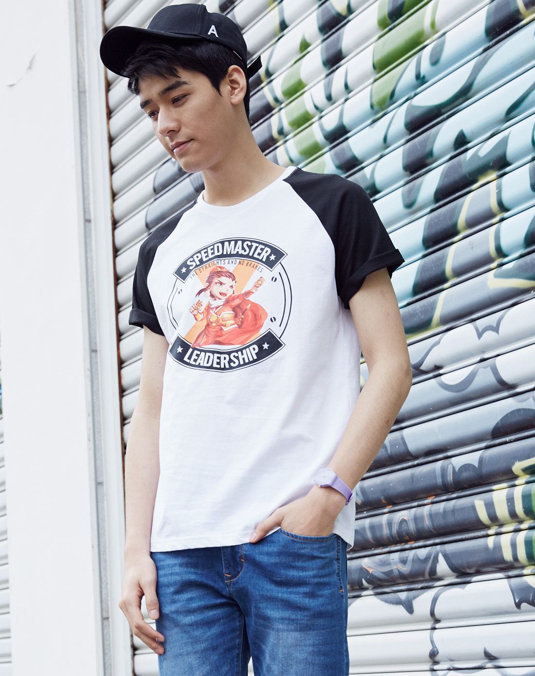 白/黑色潮流人物印花短袖t恤