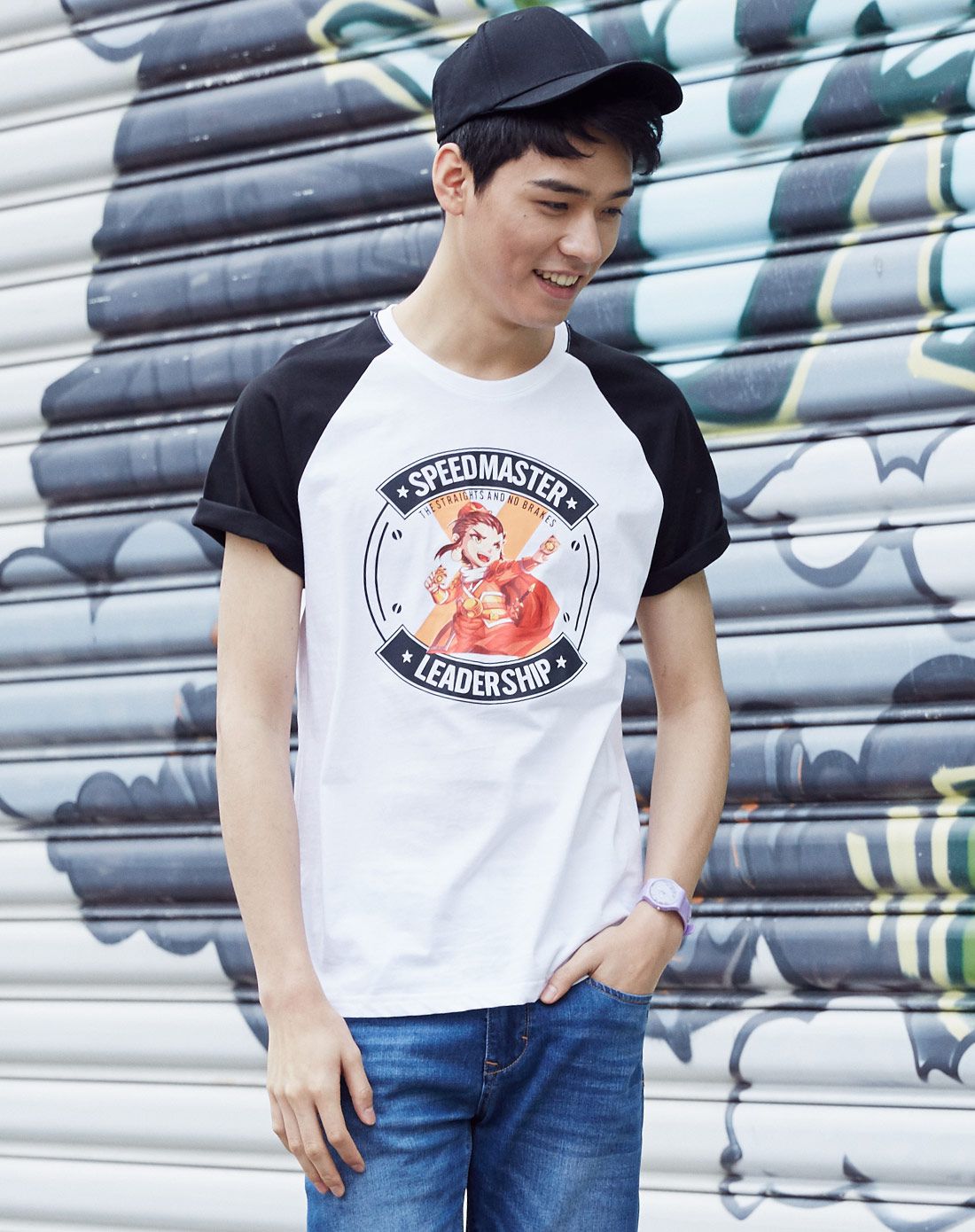 白/黑色潮流人物印花短袖t恤