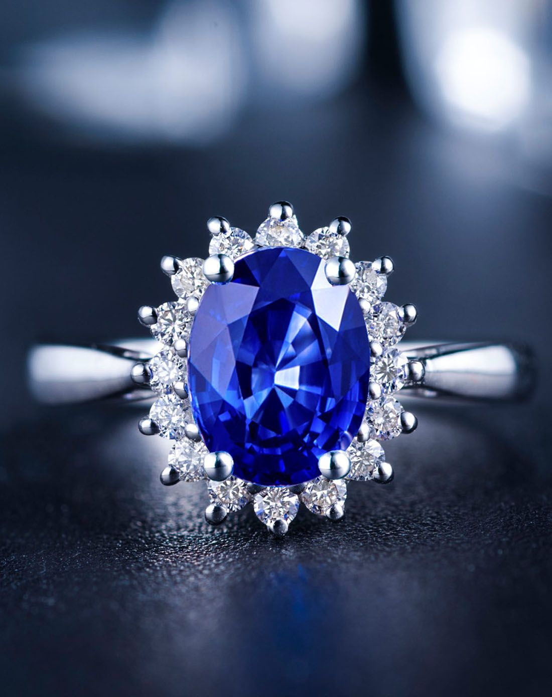 鑫万福 经典戴妃款白18k金蓝宝石女戒指