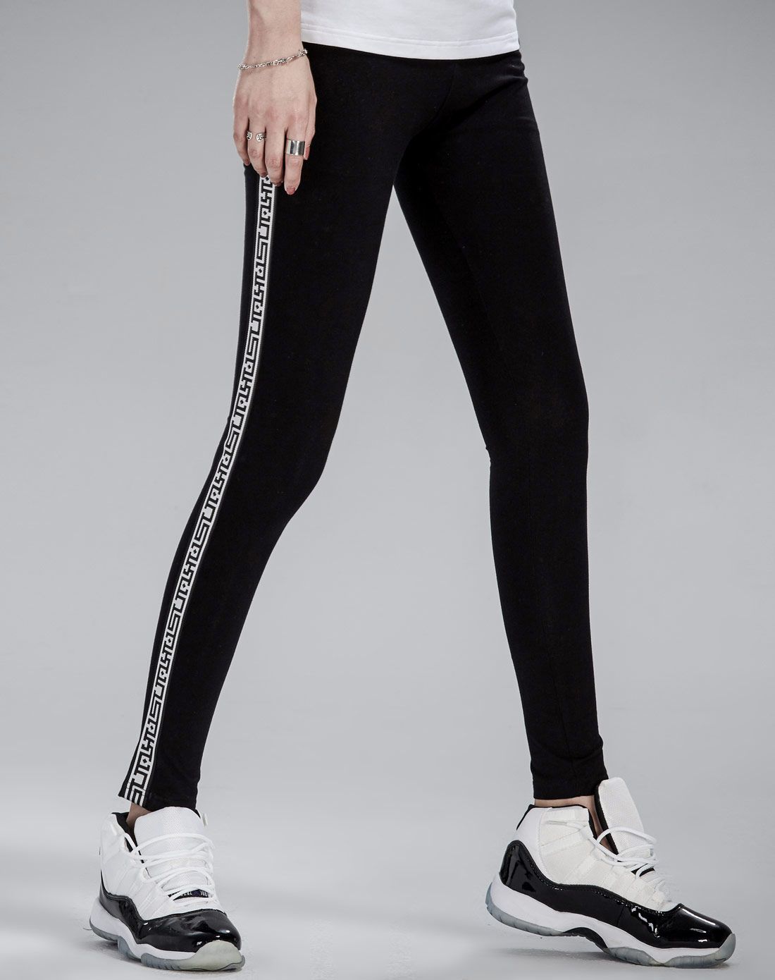 韩国潮牌 女款黑色时尚健美裤 个性潮搭