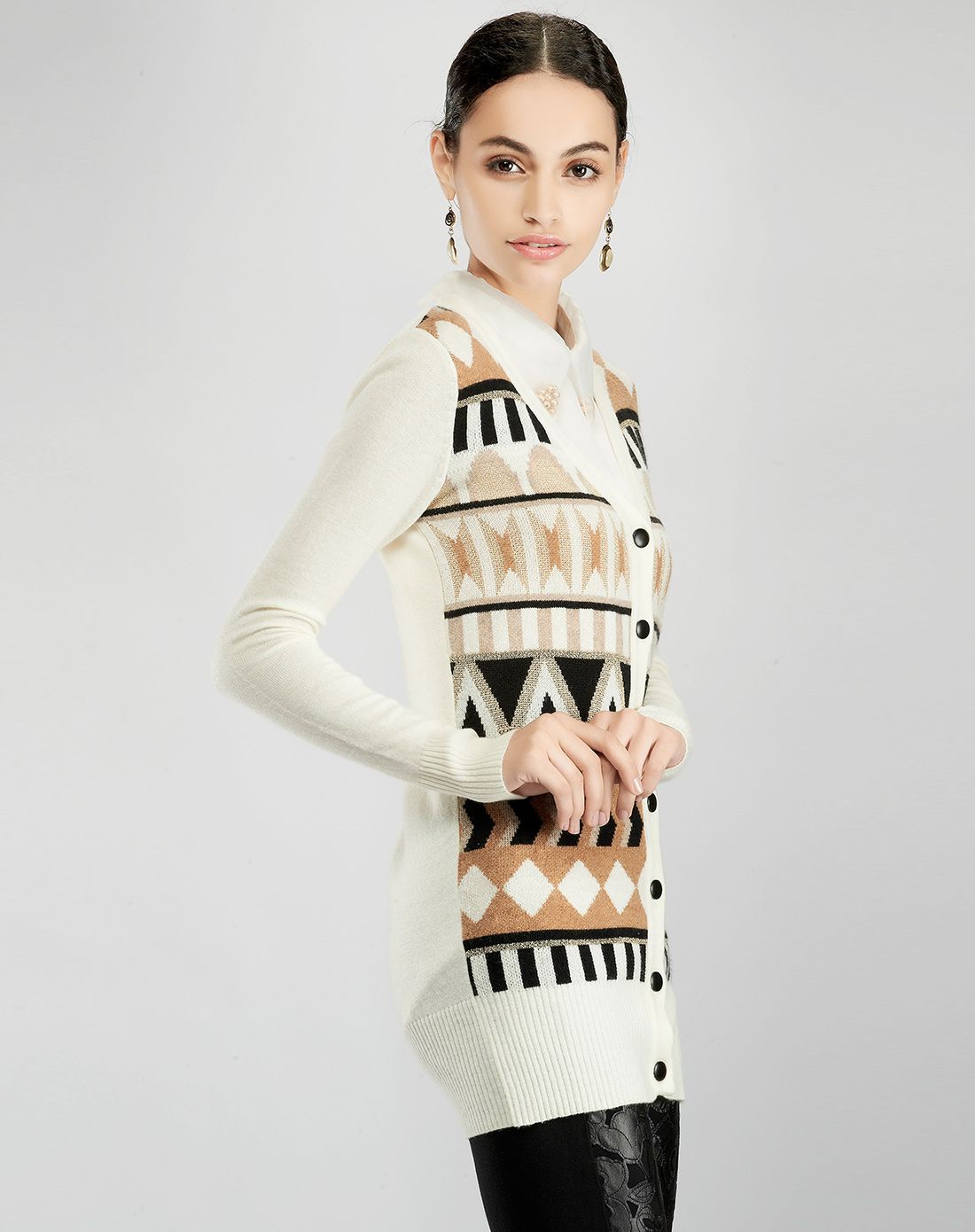 米白色v领提花长袖长开衫