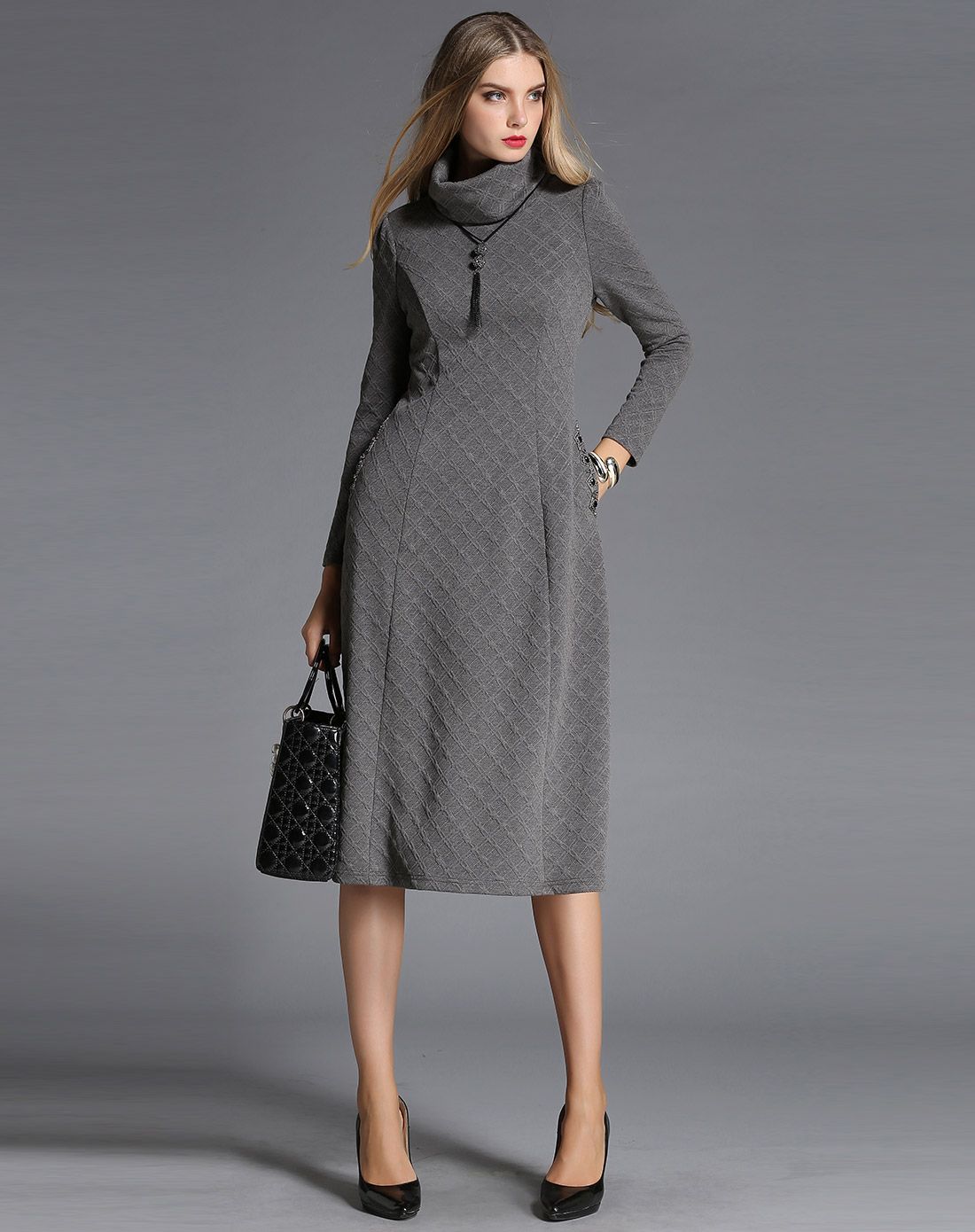 灰色针织连衣长裙