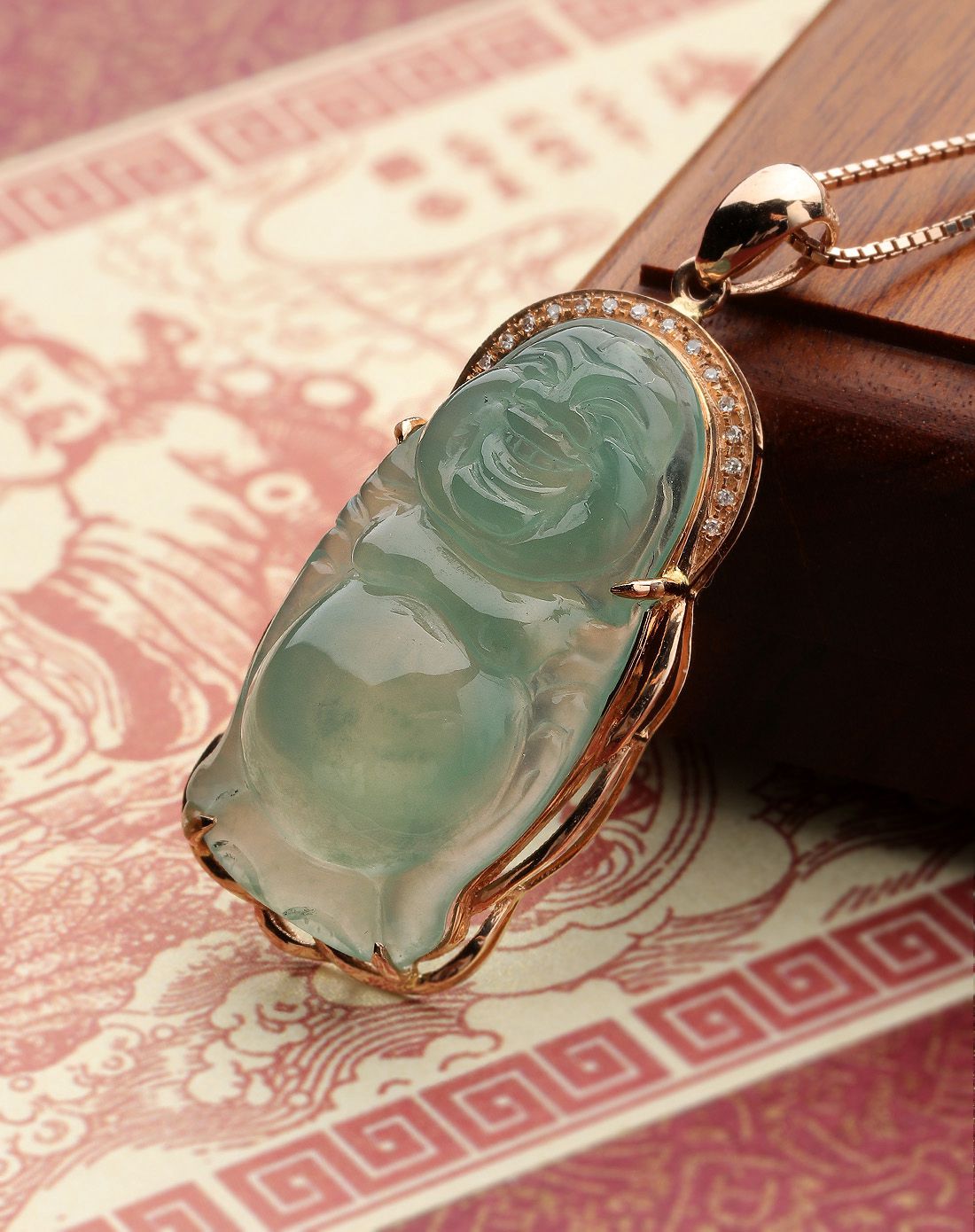 东方翡翠 冰种晴水底优雅佛公18k金钻石镶天然翡翠吊坠(附证书)