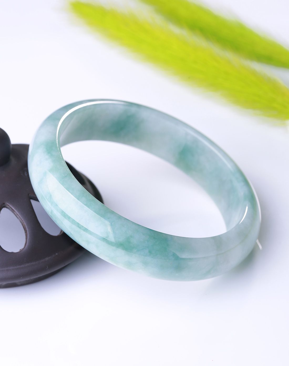 58mm天然a货翡翠糯种飘蓝花手镯