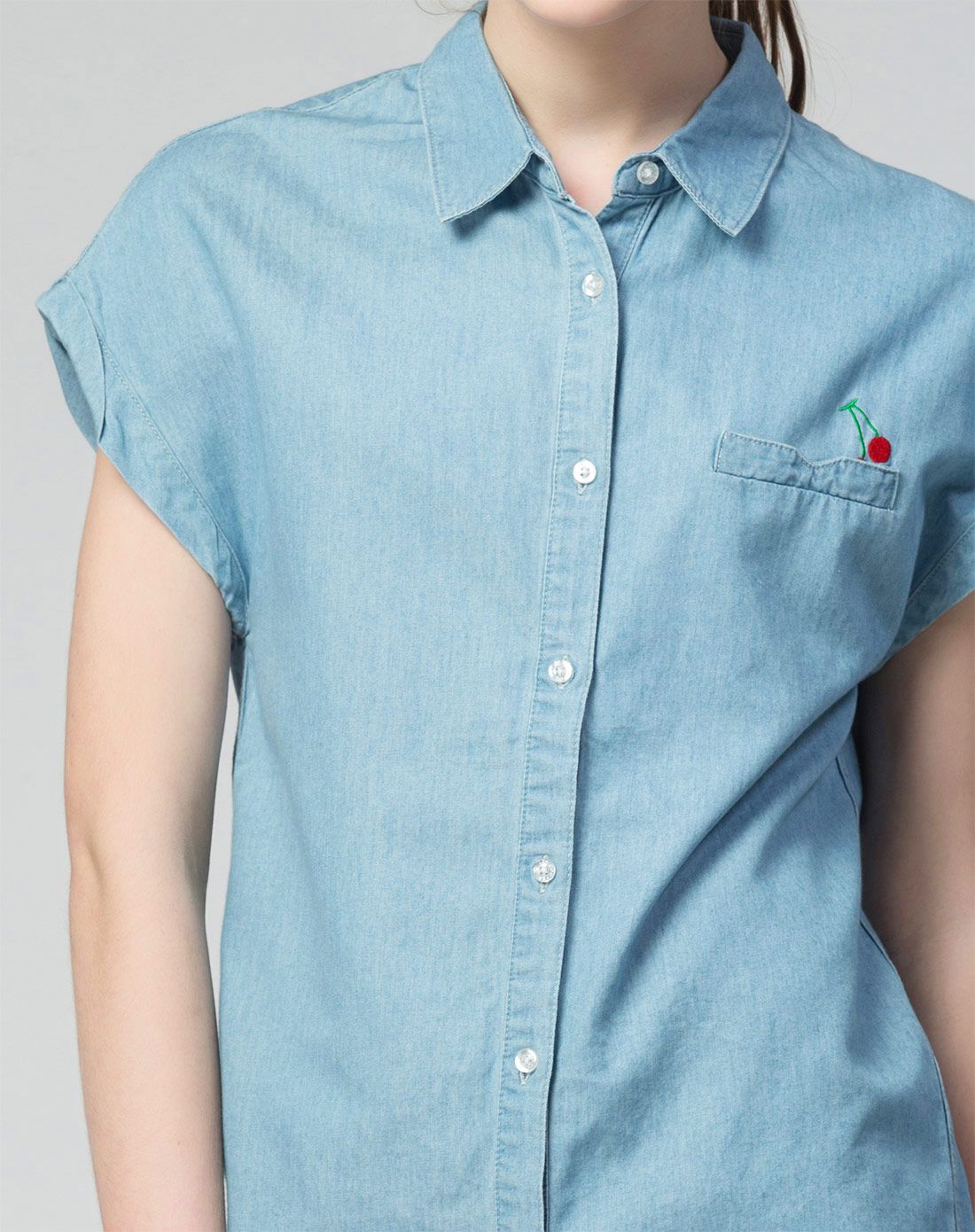 女式浅靛蓝色衬衫