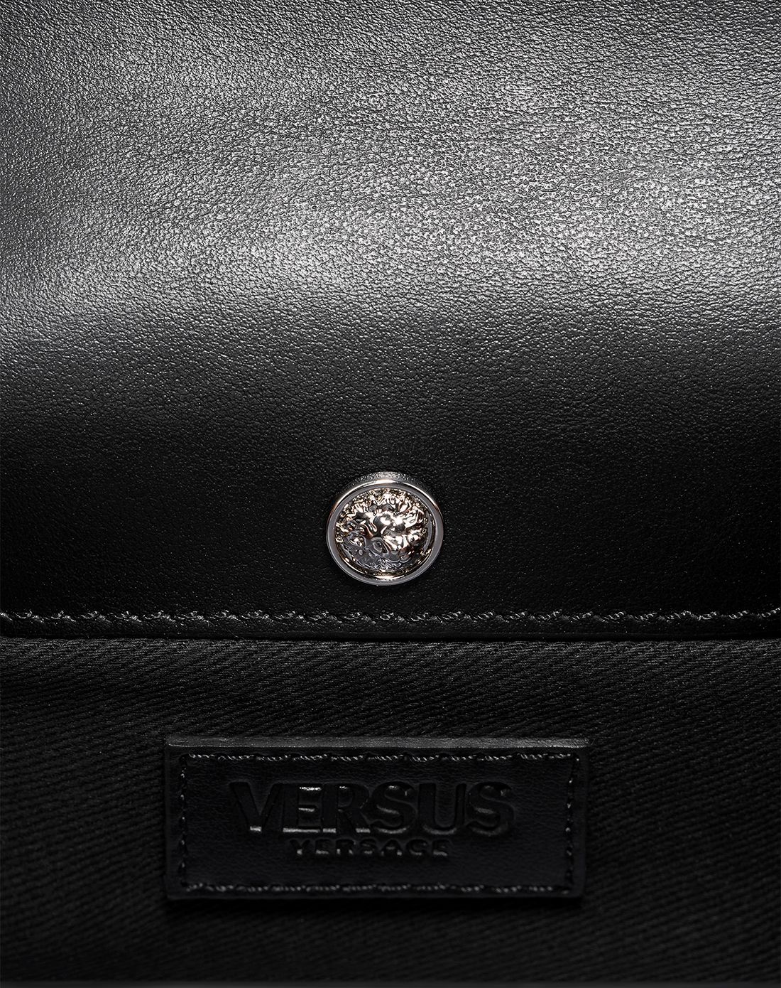 女款黑色狮子头环扣装饰链条单肩包