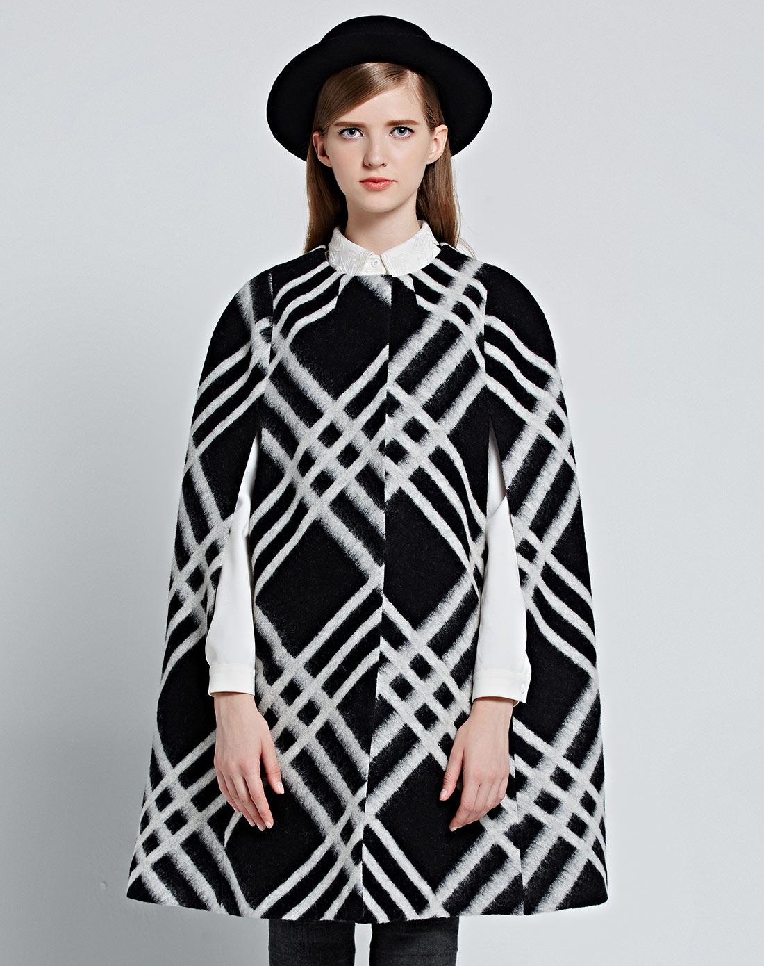 黑白斜格斗篷式羊毛呢子大衣