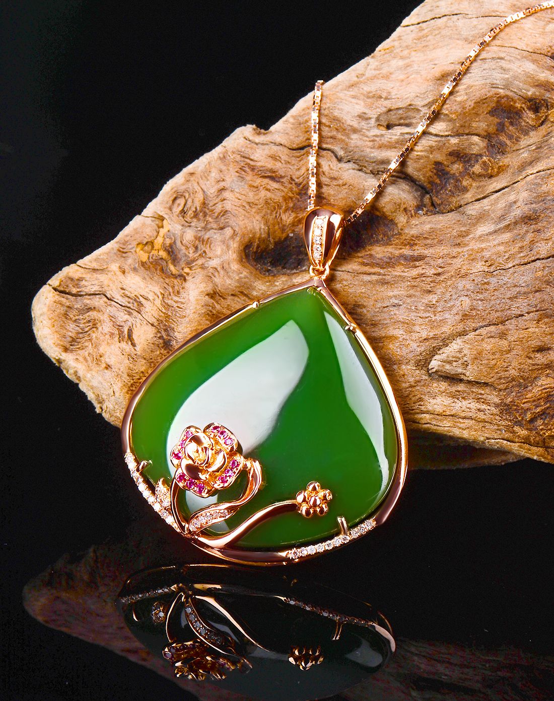 伊戴娇 18k金镶嵌老坑和田碧玉吊坠