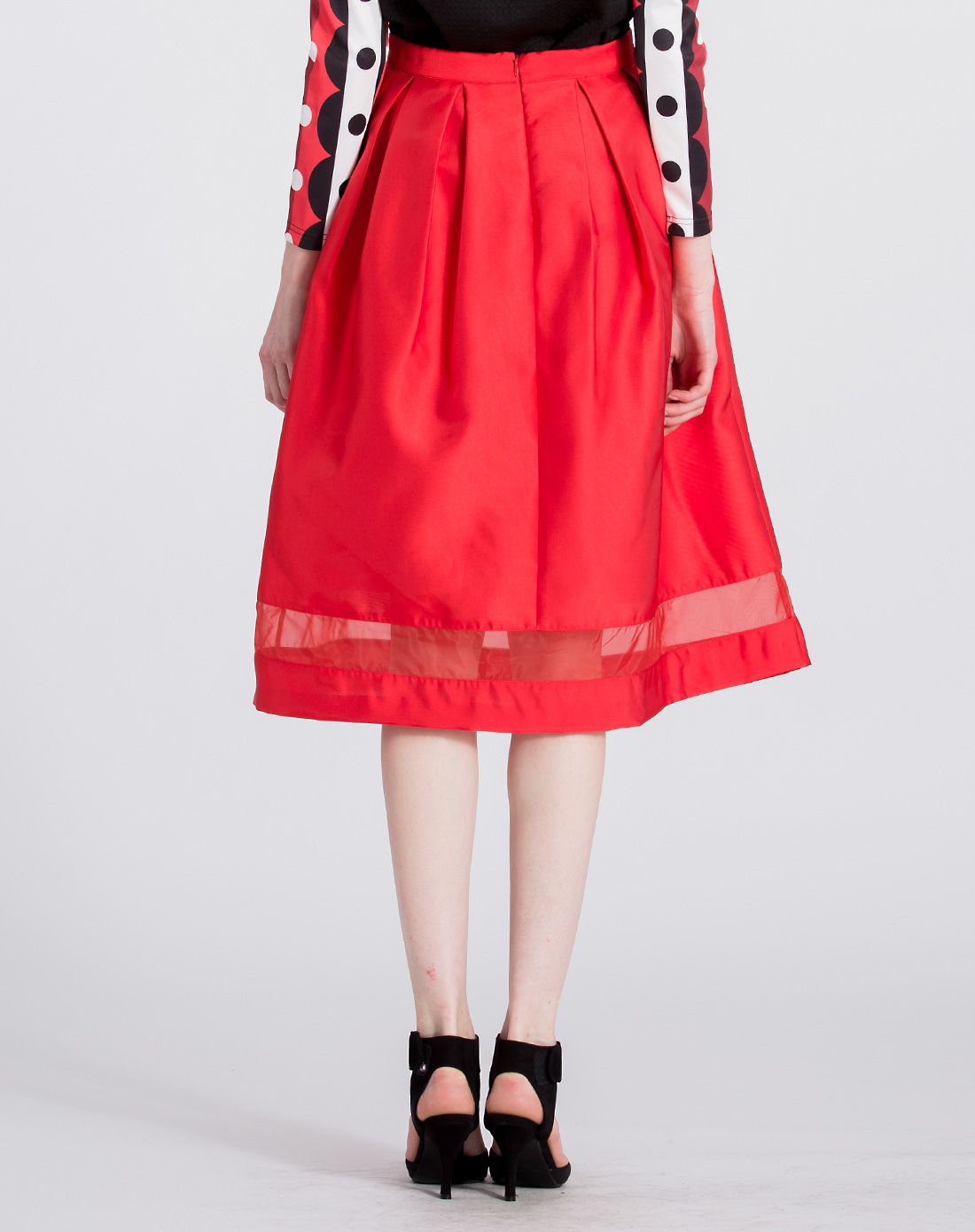 女性玫瑰红半截裙