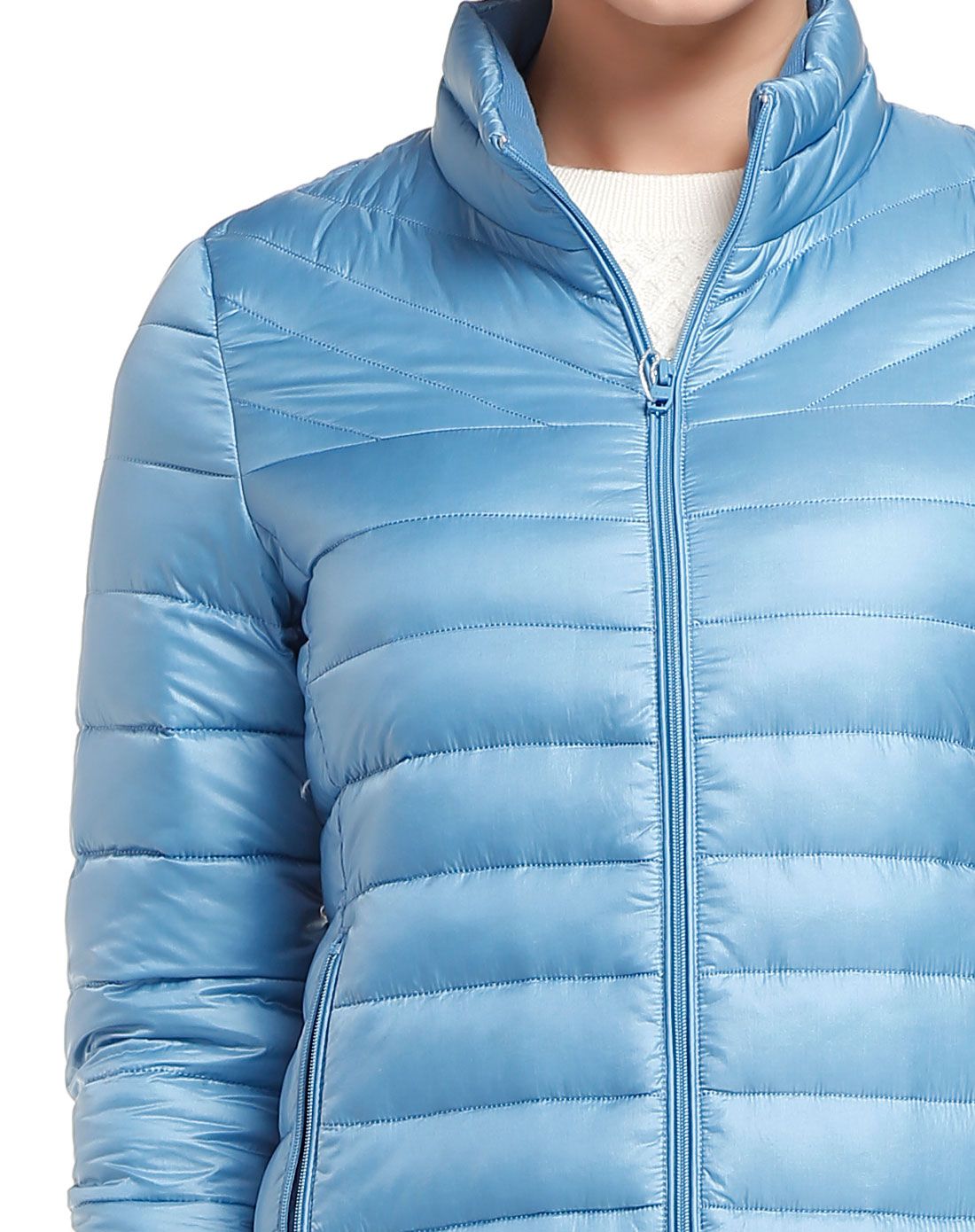 女款浅蓝色舒适轻薄长袖羽绒服