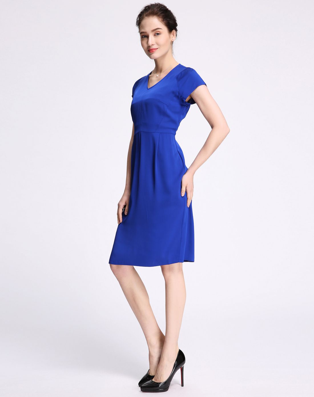 真丝纯色连衣裙