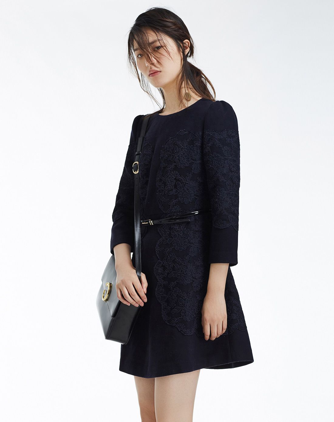 3:00pm espresso女装专场 韩版圆领系带拼蕾丝长款连衣裙(配腰带)