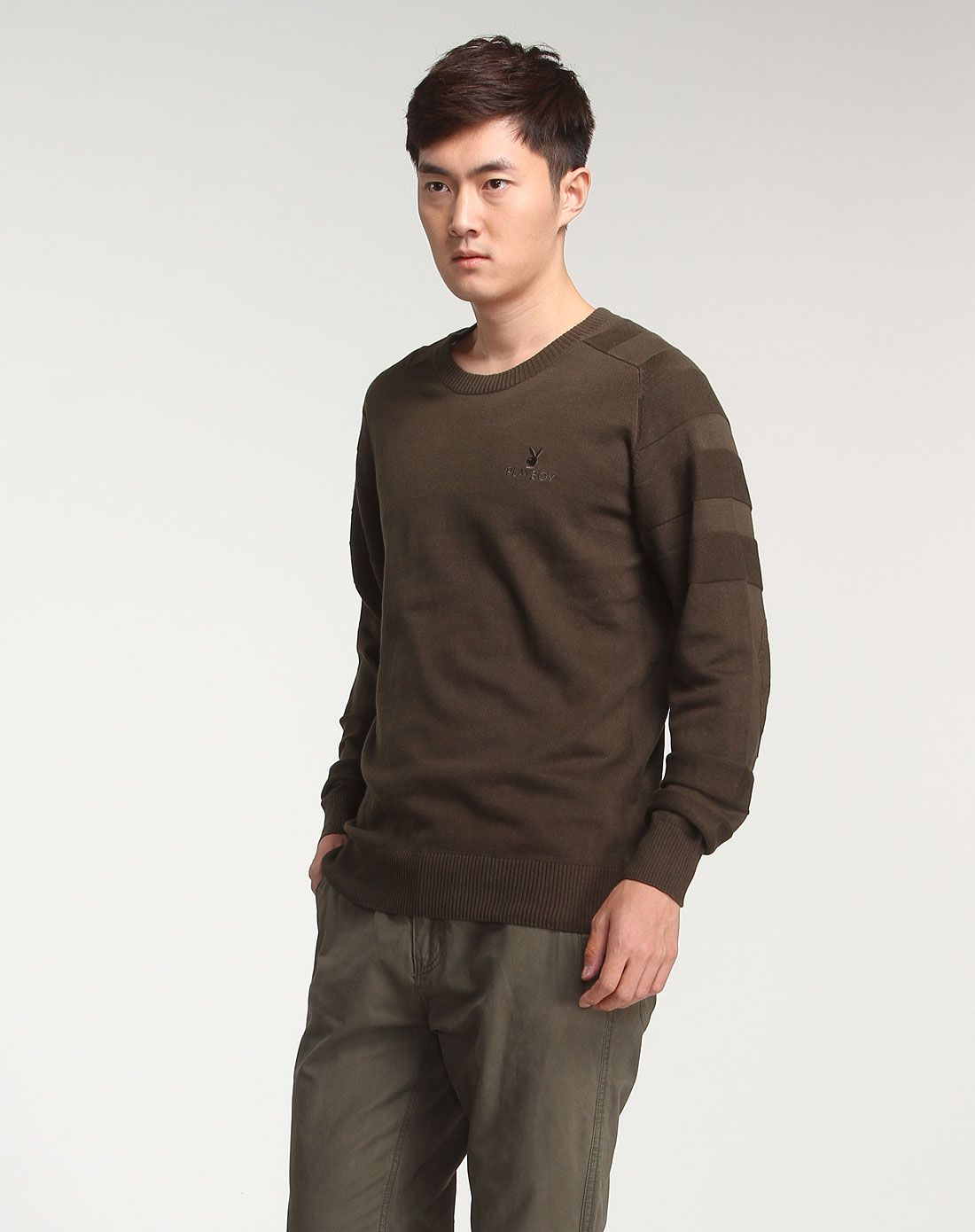 男款深军绿色圆领毛衫保暖有型