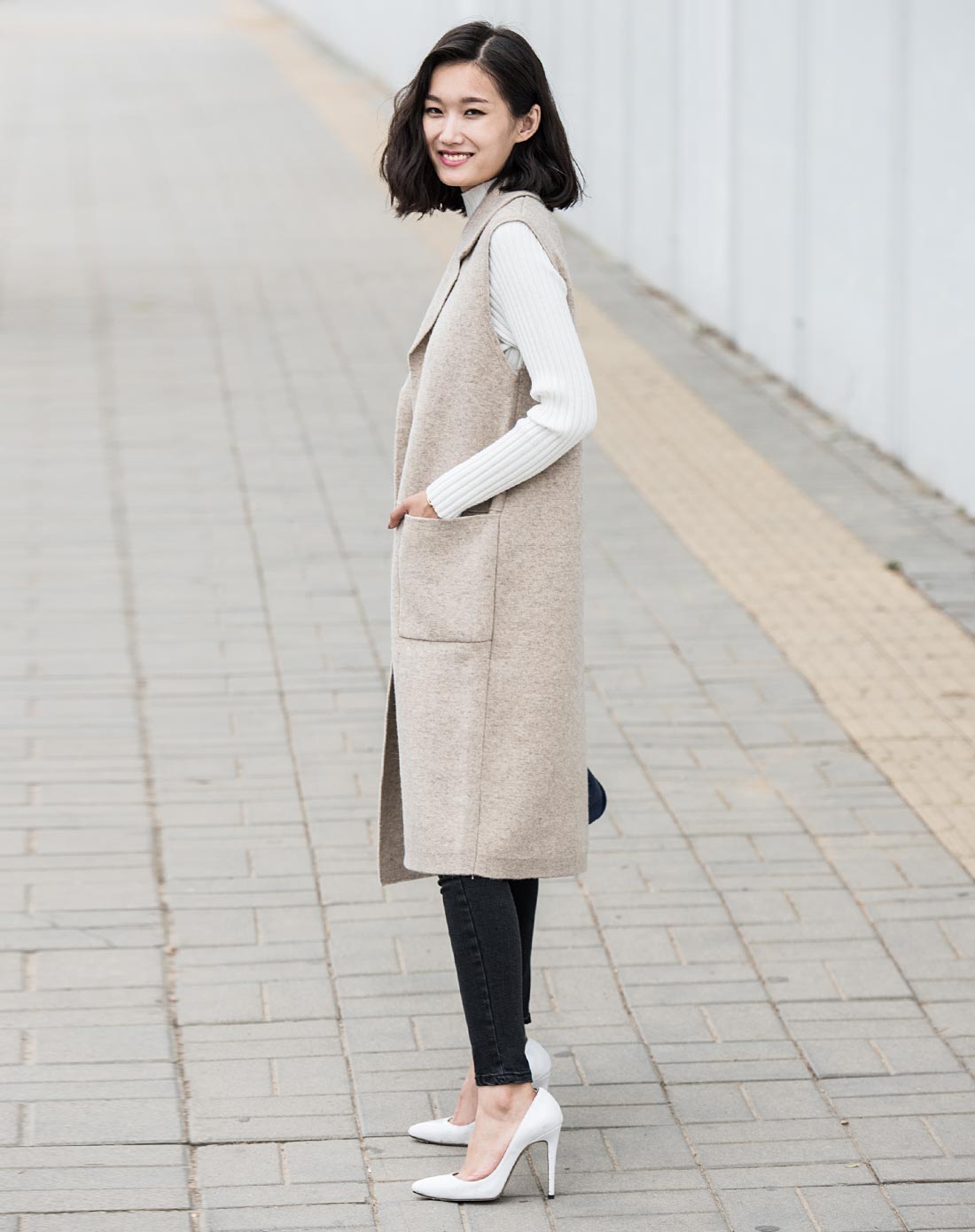 女米色翻领针织长款马甲