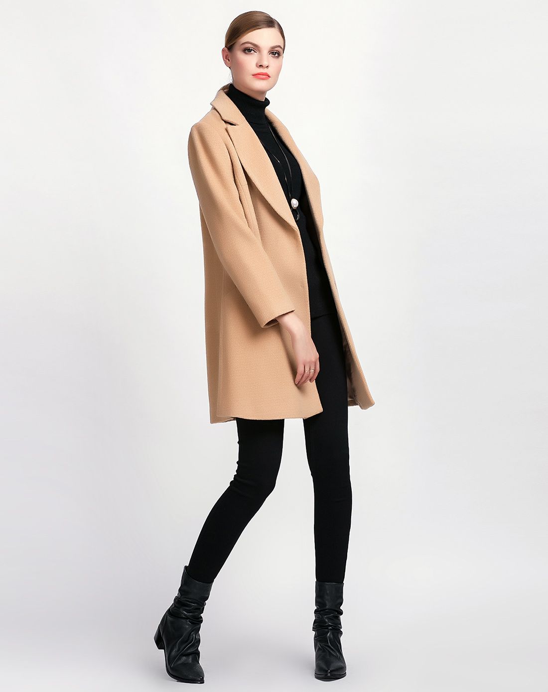 浅咖色毛呢收腰简约时尚大衣