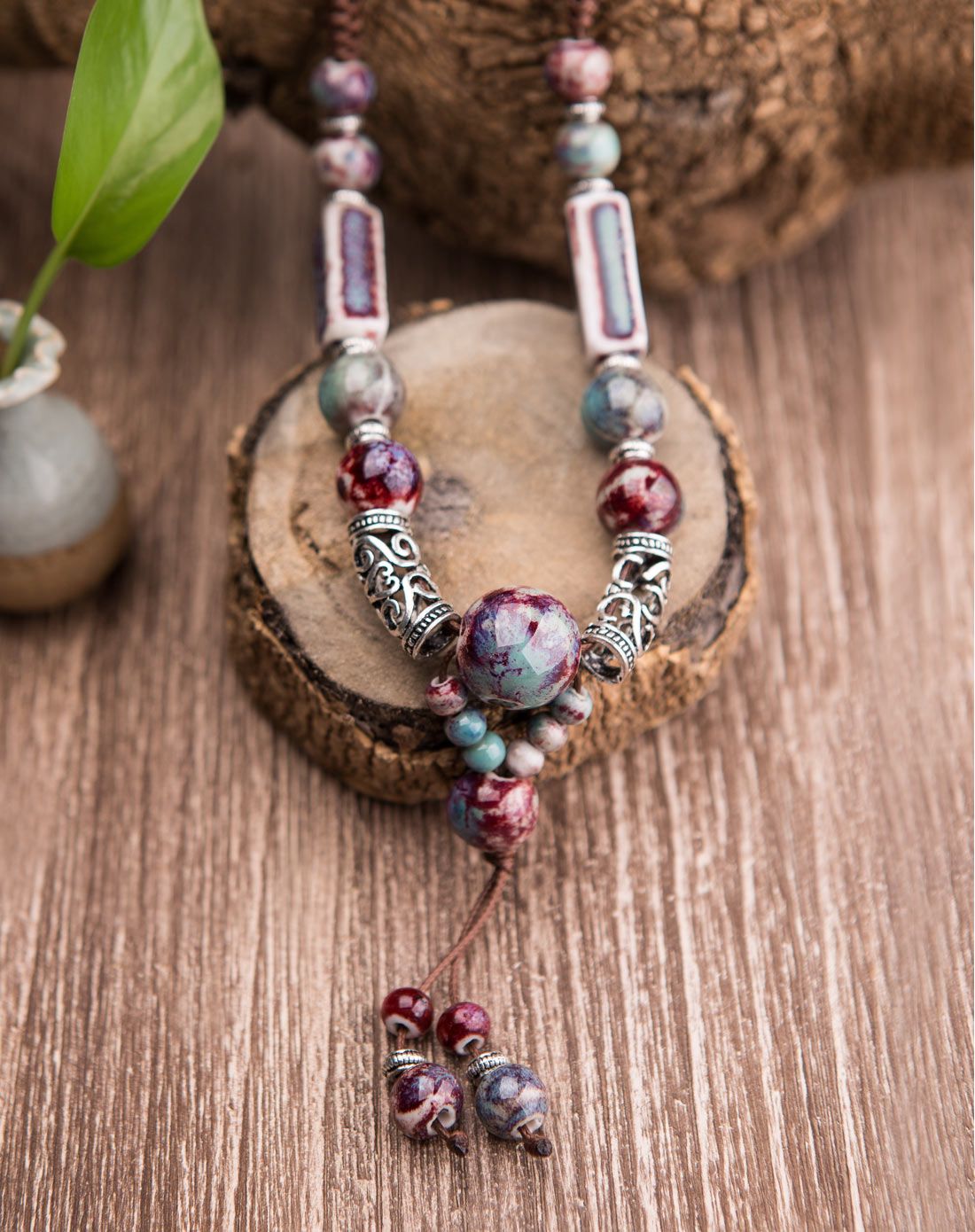 女款啡配红色珠串项链