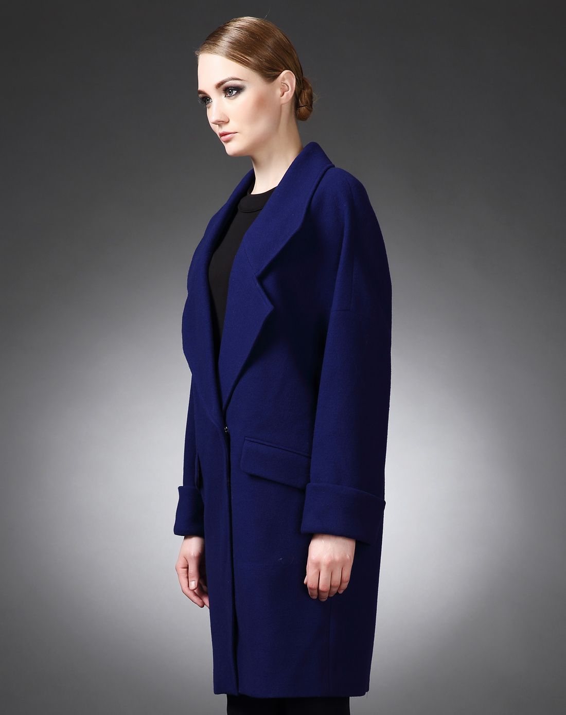 简约大翻领落肩袖廓形大衣藏蓝色