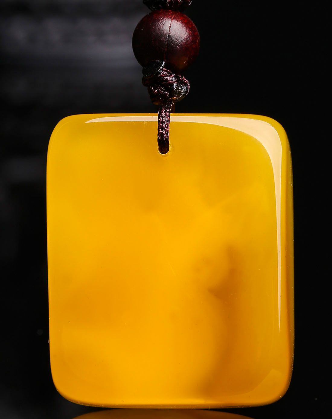 温莎 平安无事牌琥珀蜜蜡吊坠净重7.44g附证书