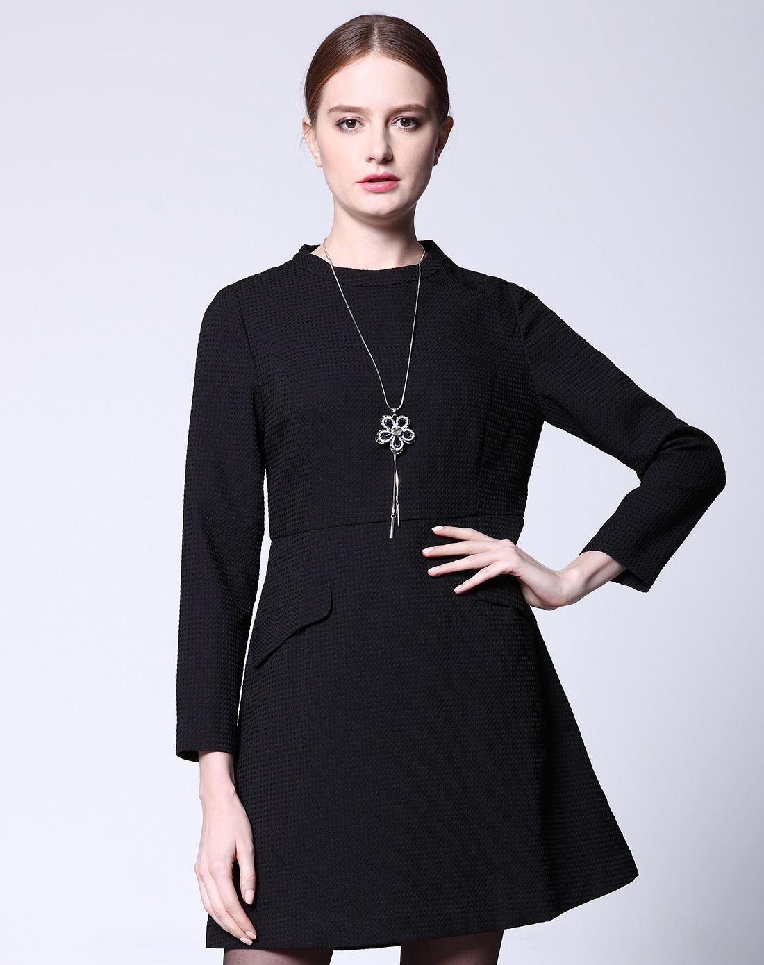 亨奴hono黑色立领纹理家口到修身显瘦连衣裙c5503901_唯品会