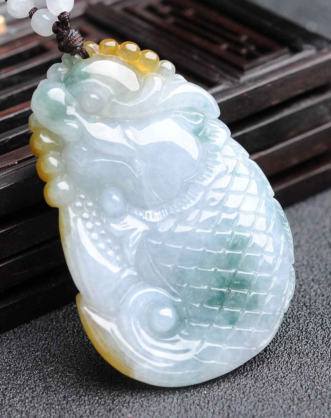 天然翡翠精美如意龙头鱼吊坠