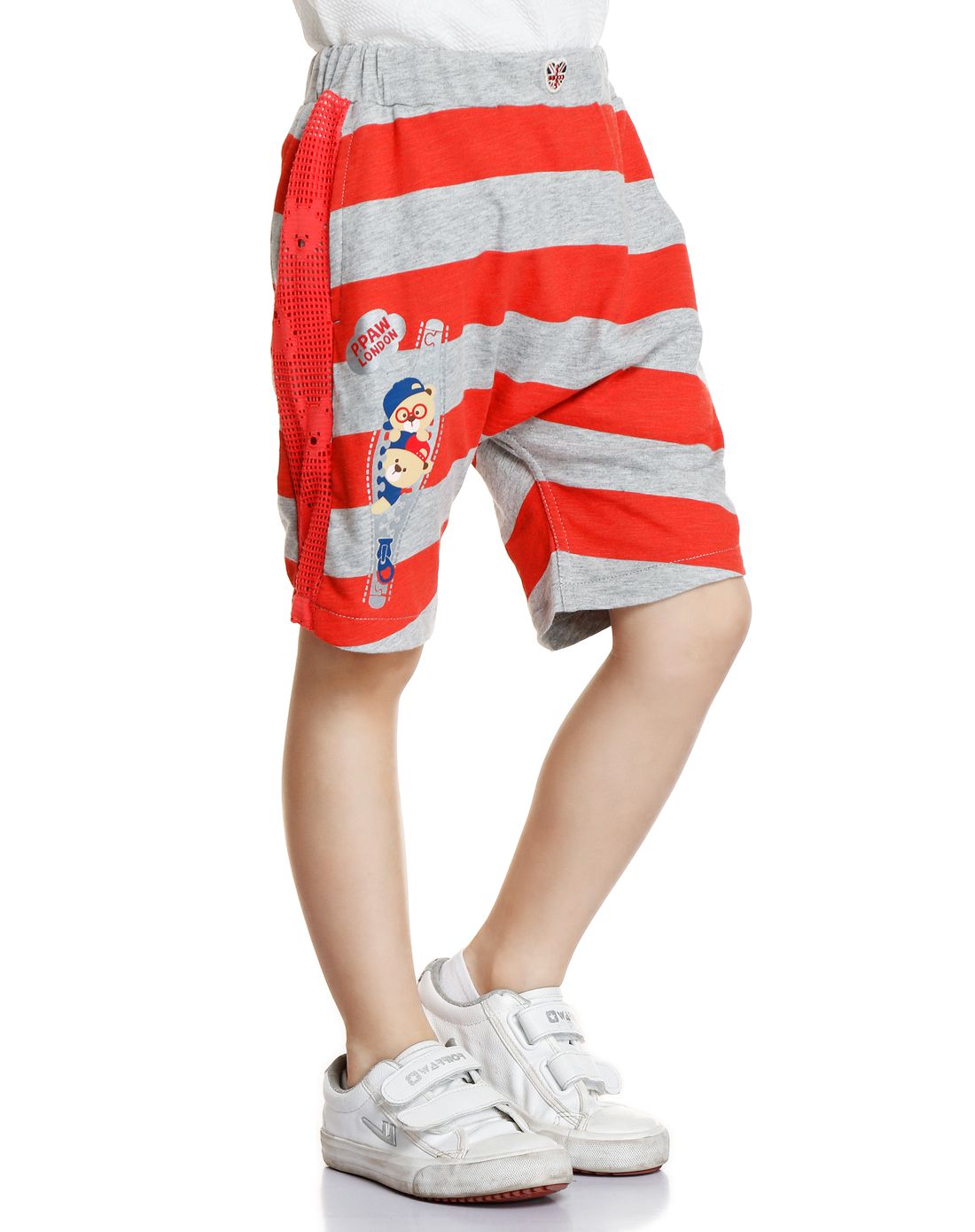 男童红色宽裆间色短裤