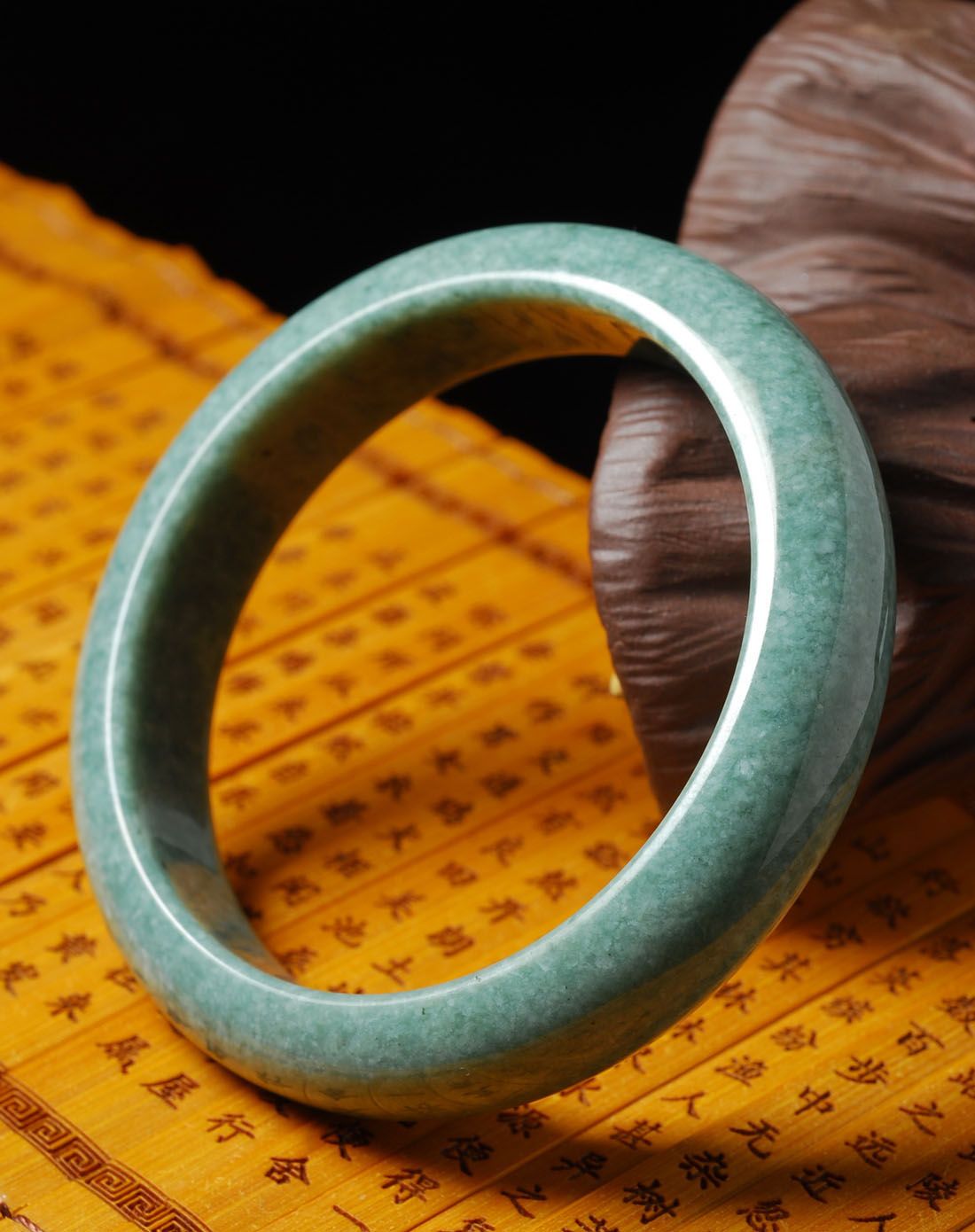 天然a货翡翠豆青手镯(附证书)