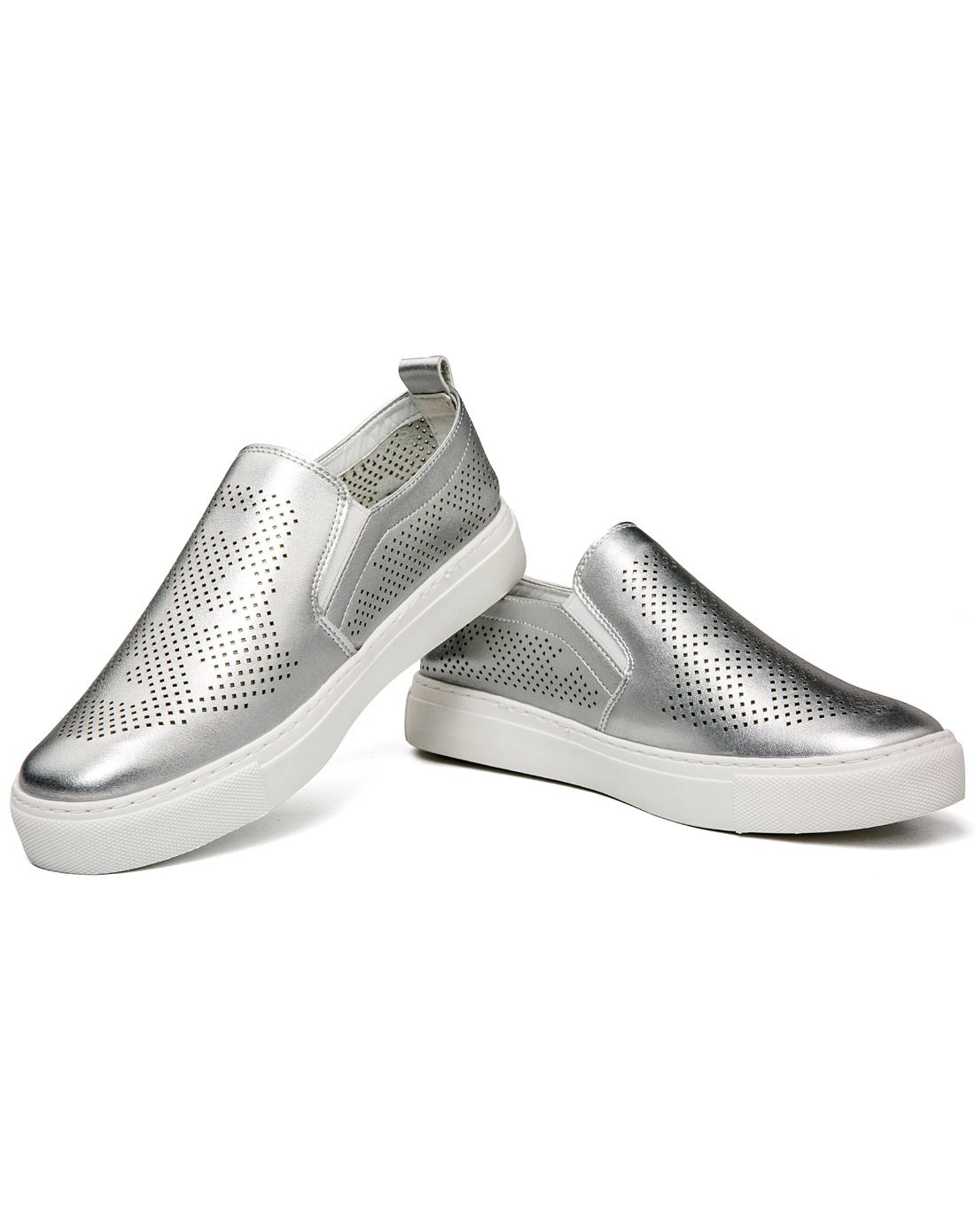 女款银色透气时尚休闲冲孔鞋