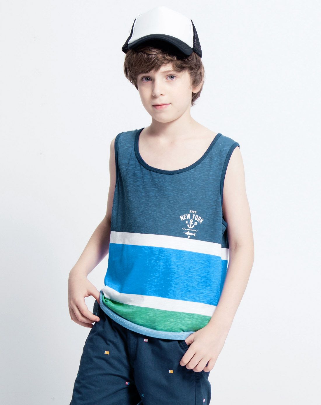 男童特白合体型针织背心