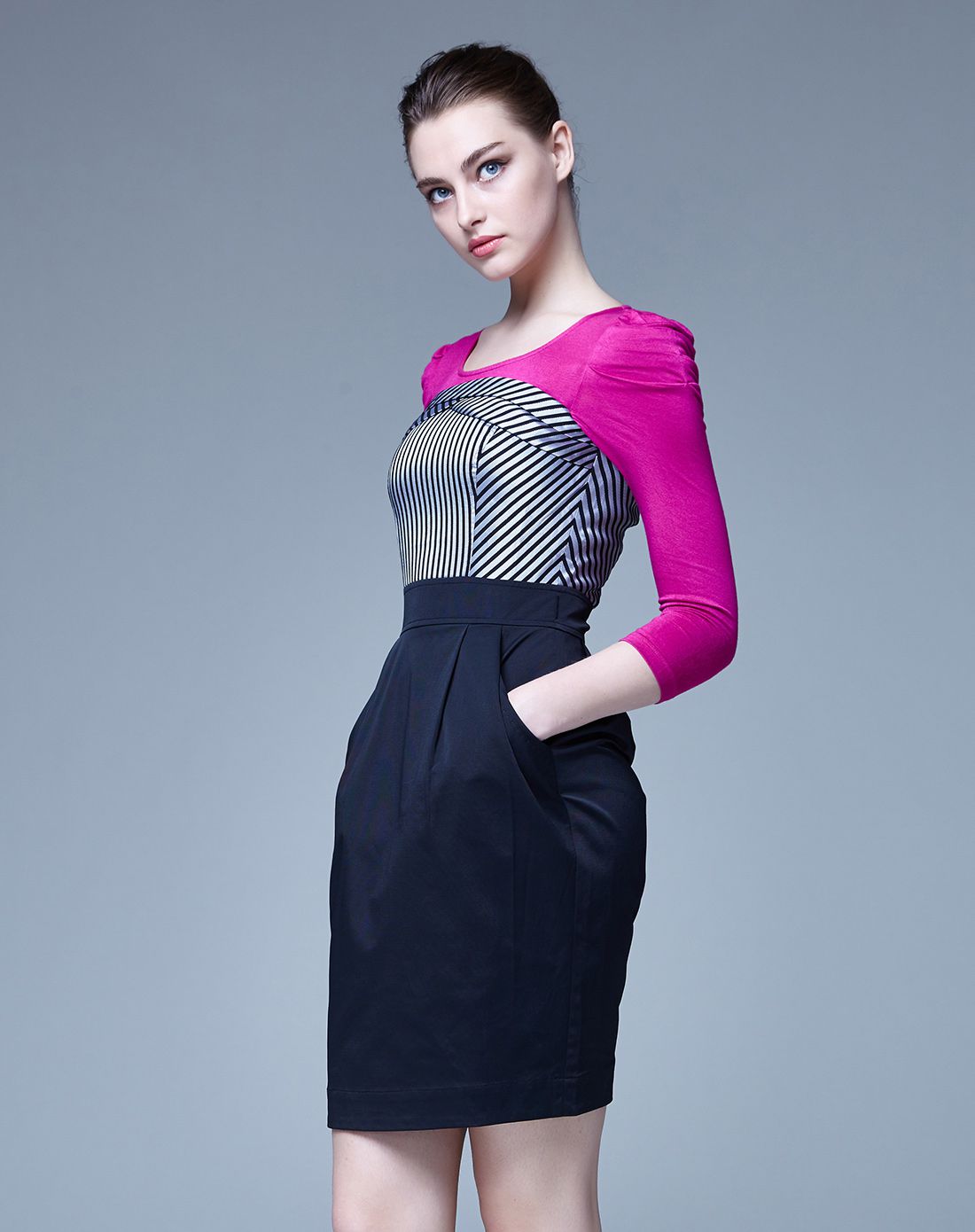 银灰条纹玫红针织直身裙