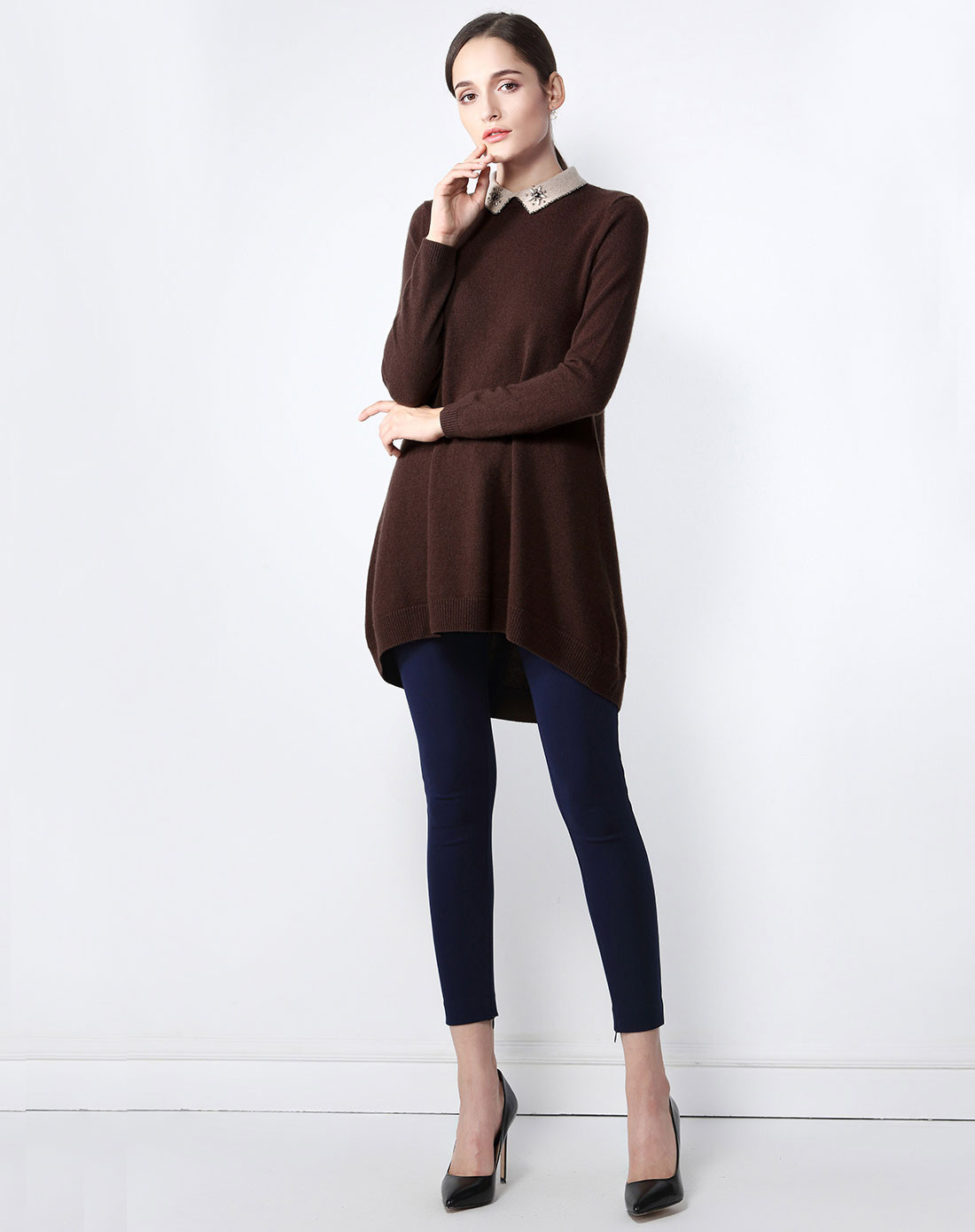 女式茶咖色翻领中长款羊绒衫