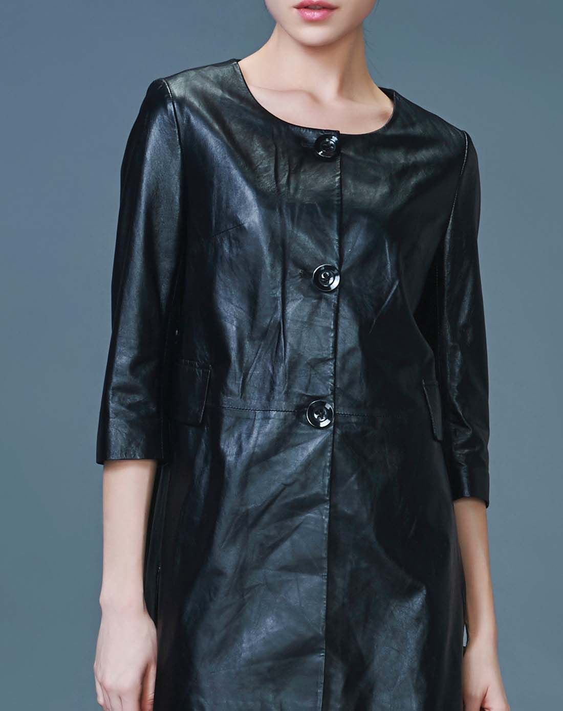 别致圆领大纽扣真皮风衣外套女