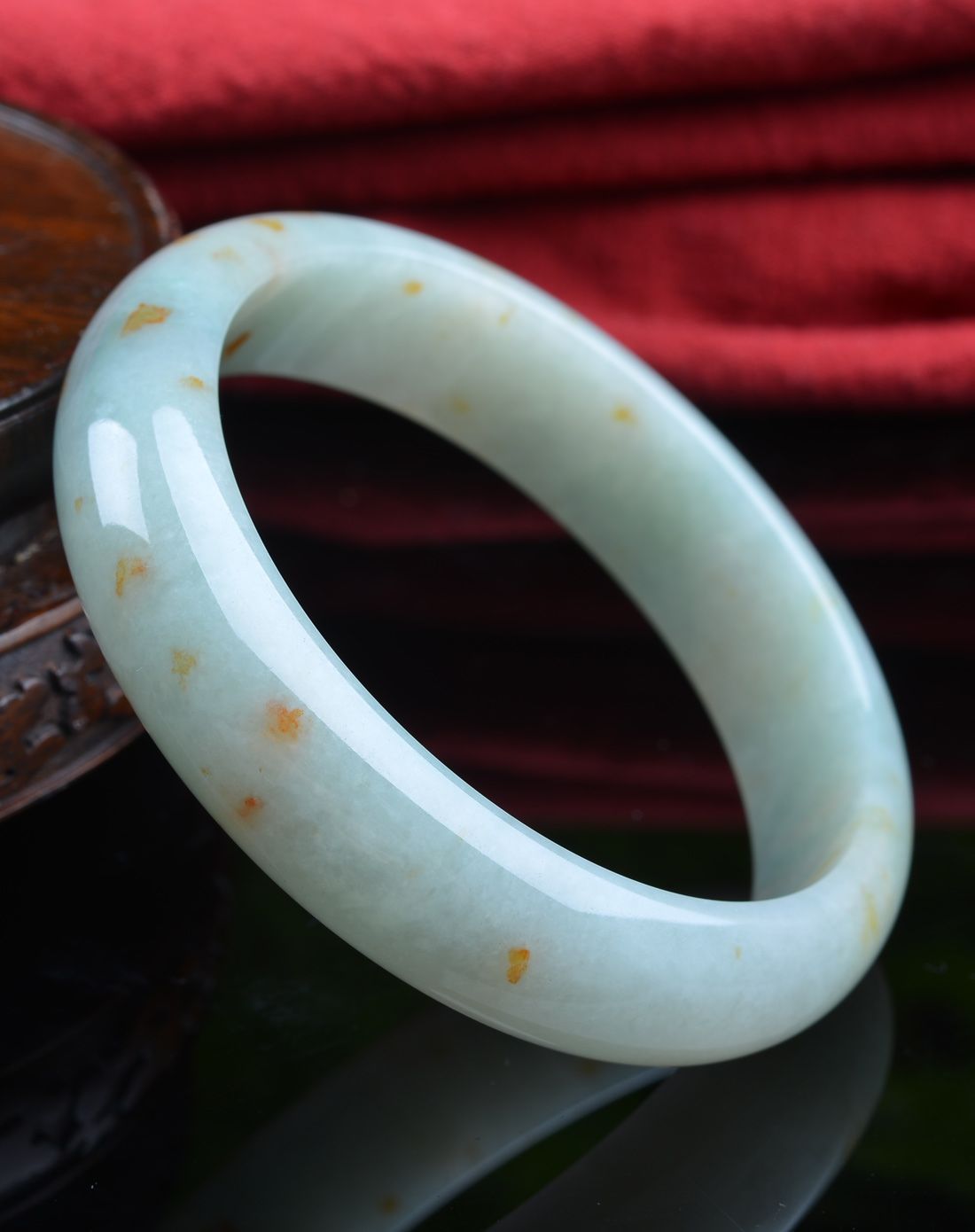 天然a货翡翠洒金浅绿手镯