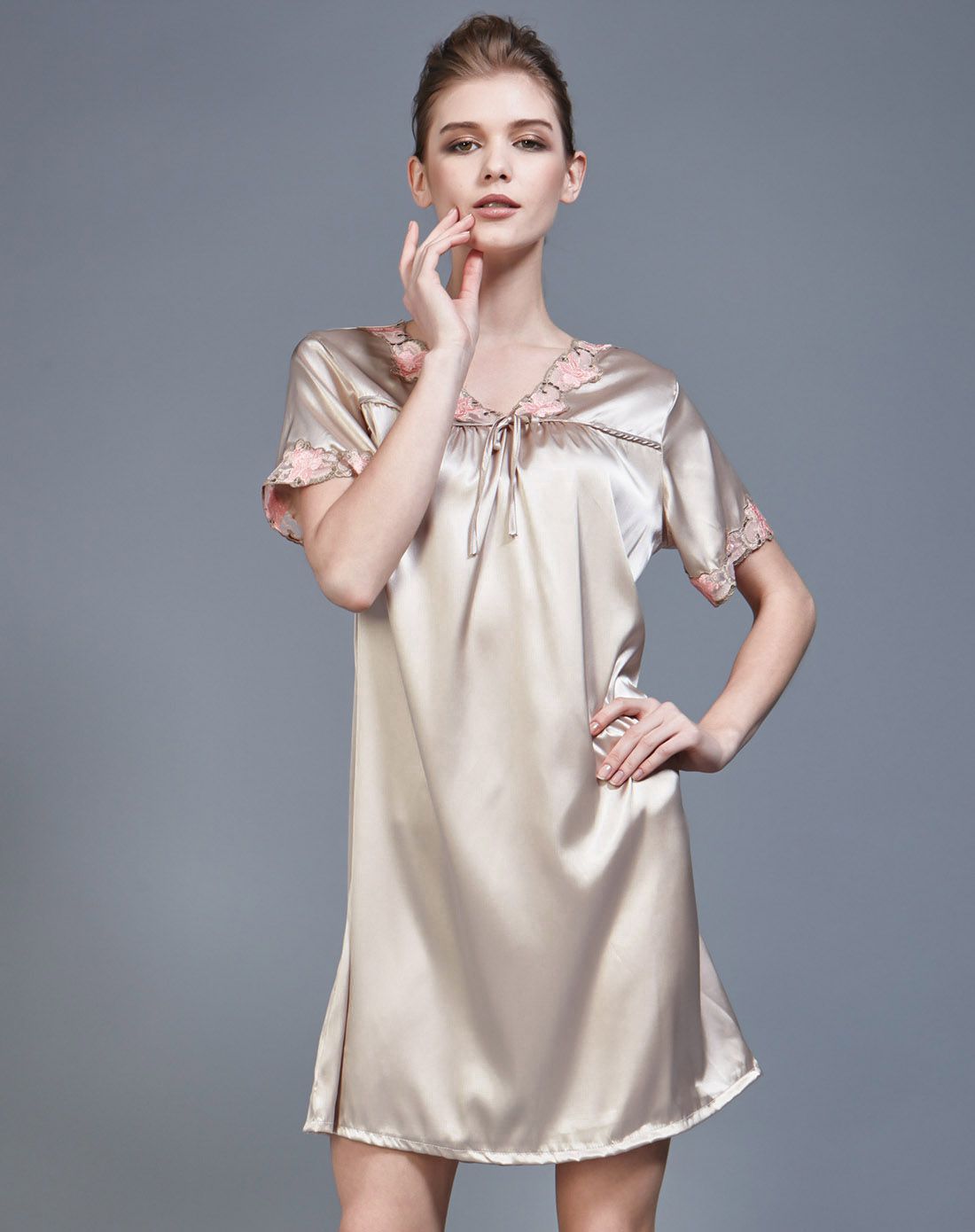 香妃色经典蕾丝短袖睡裙